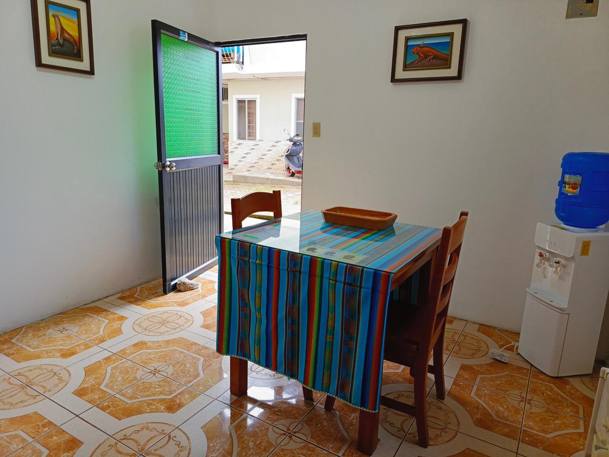 Teresita'S House Suites Con Cocina Privada Puerto Baquerizo Moreno Exterior photo